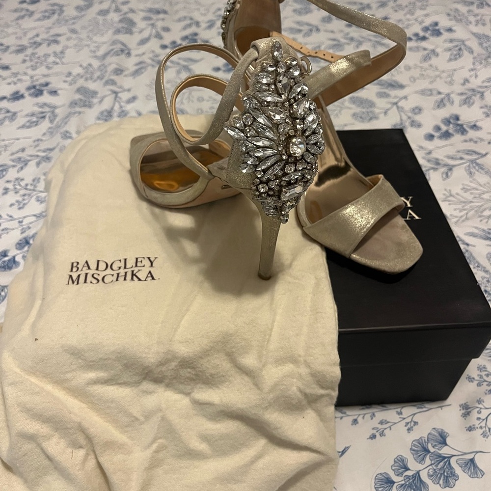 Badgley Mischka Women's Silver Heels